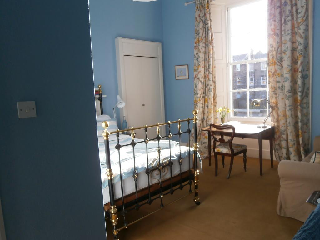 Winter Cherry Bed & Breakfast Единбург Номер фото