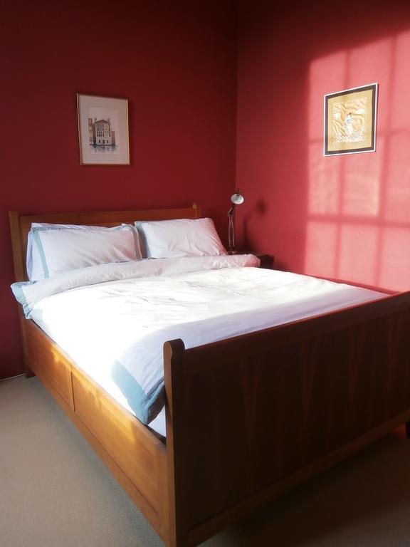 Winter Cherry Bed & Breakfast Единбург Номер фото
