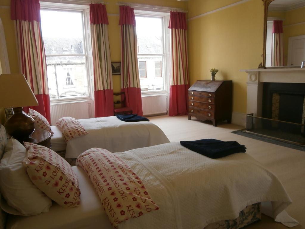 Winter Cherry Bed & Breakfast Единбург Номер фото