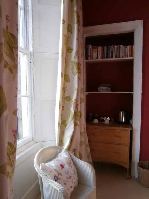 Winter Cherry Bed & Breakfast Единбург Номер фото