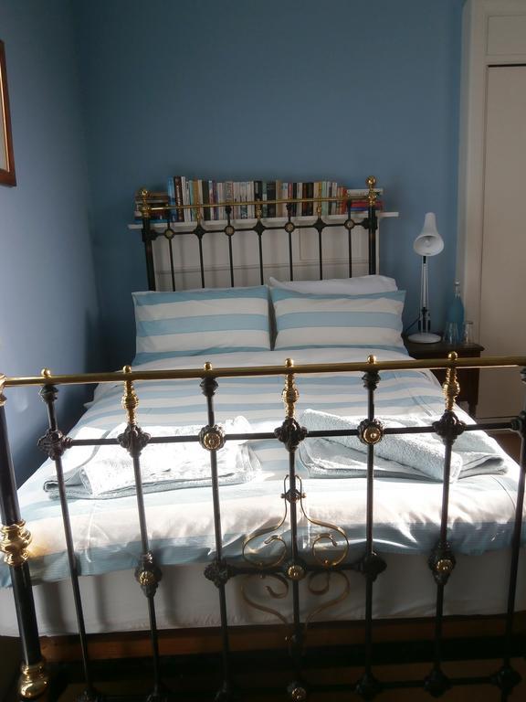 Winter Cherry Bed & Breakfast Единбург Номер фото