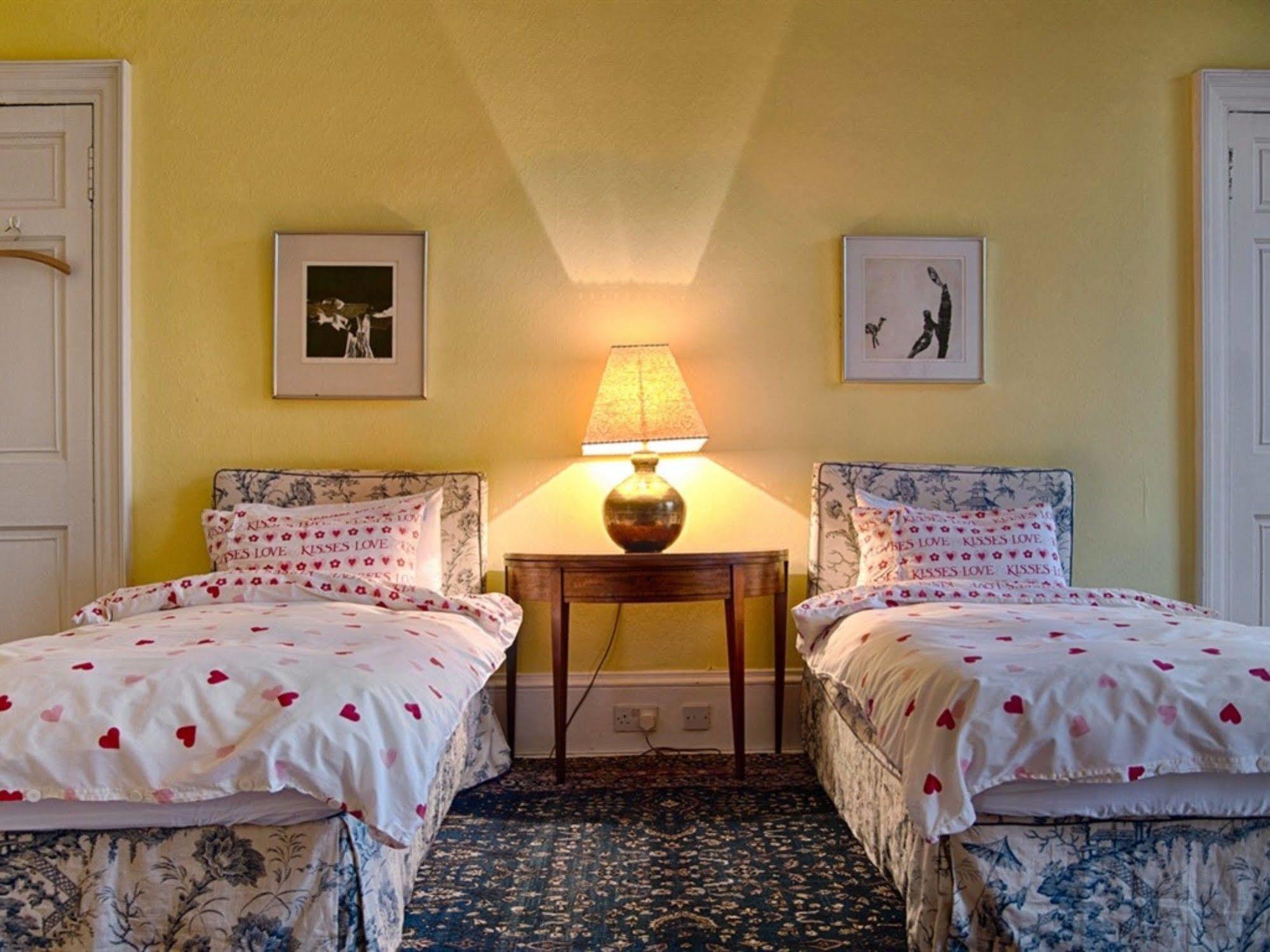 Winter Cherry Bed & Breakfast Единбург Екстер'єр фото